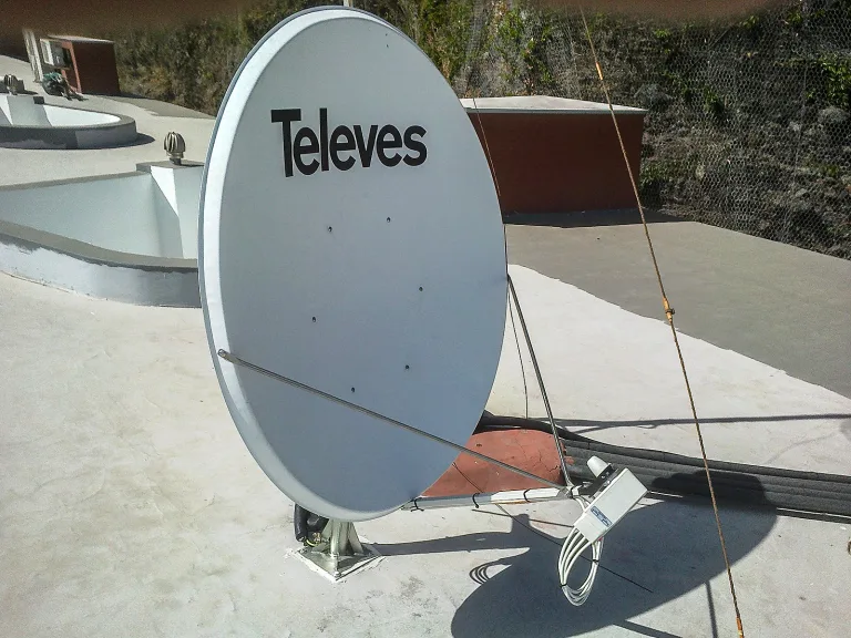 Antena Televes en edificio parabólica